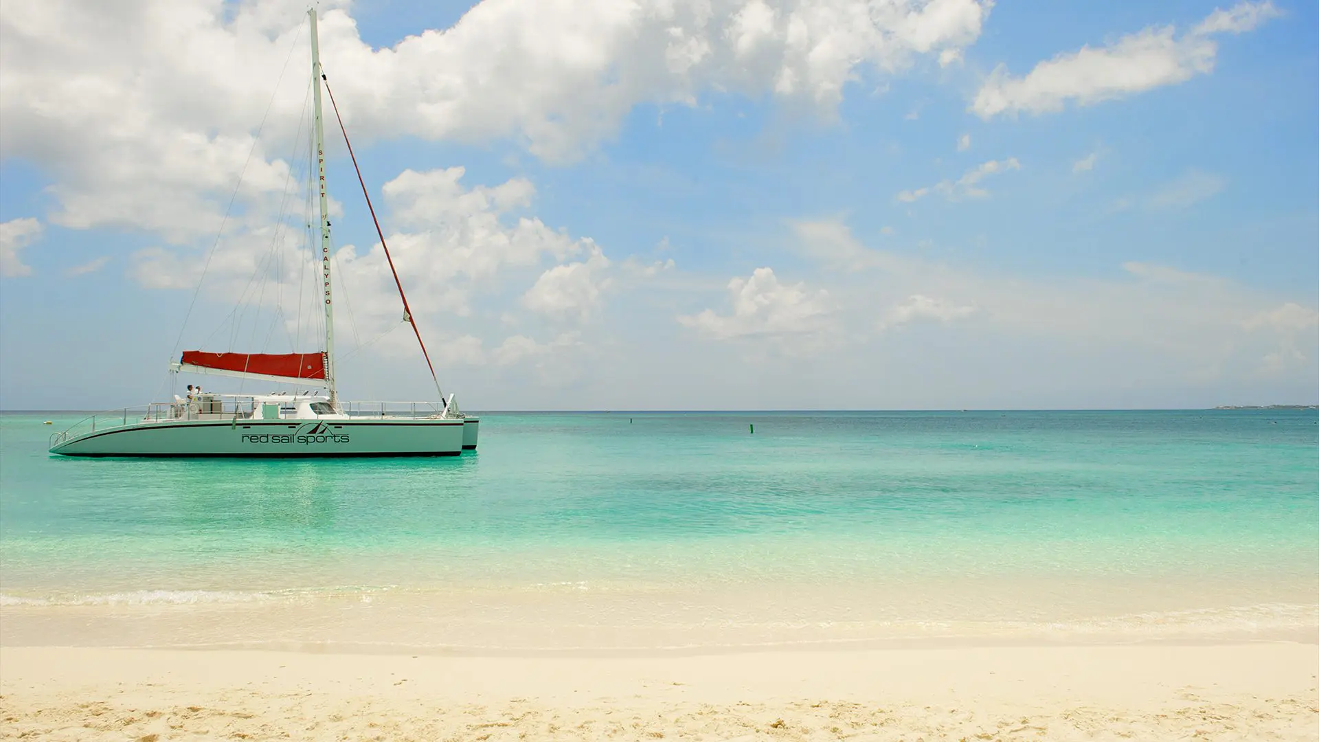 A Visitor's Guide to Grand Cayman's Seven Mile Beach | Red Sail Sports