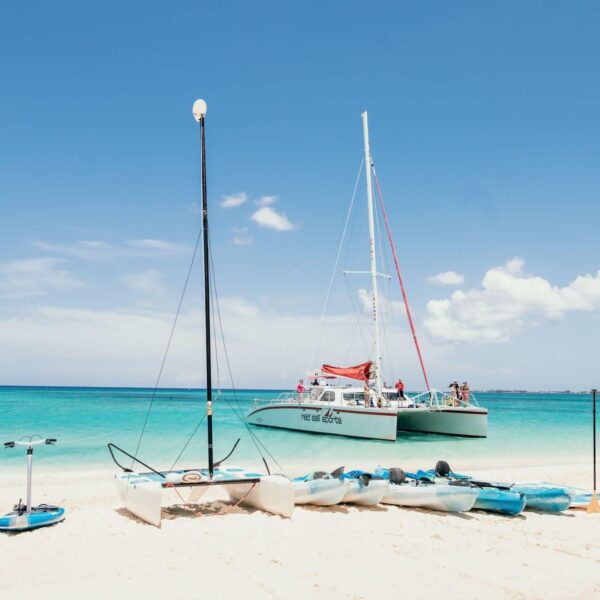 Seven Mile Beach white sand and perfect water on Grand Cayman Island | Red Sail Sports